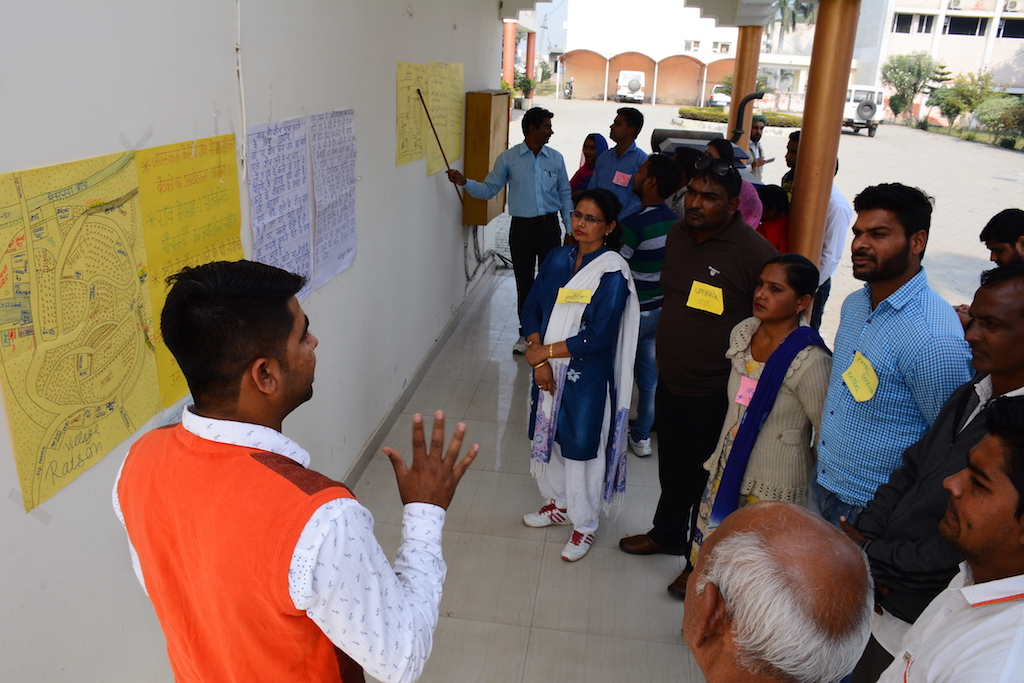 Community presentation during the triggering exercise. 